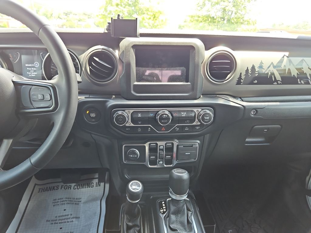 Used 2023 White Jeep Sport S image 18