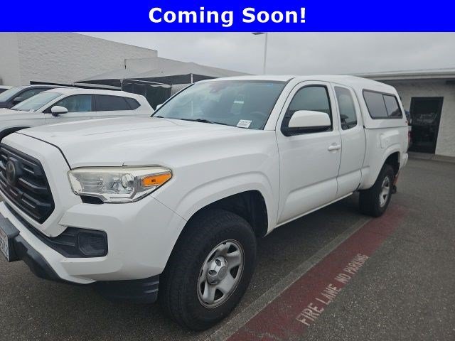 Used 2018 White Toyota SR5 image 1