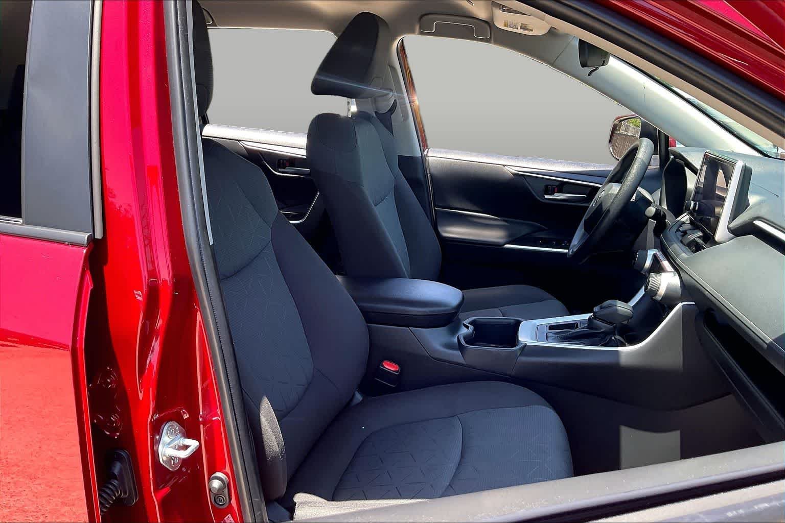 Used 2025 Ruby Flare Pearl Toyota XLE image 9