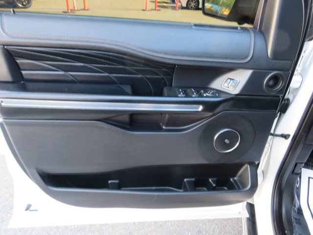 Used 2019 White Platinum Metallic Tri-Coat Ford Platinum image 23