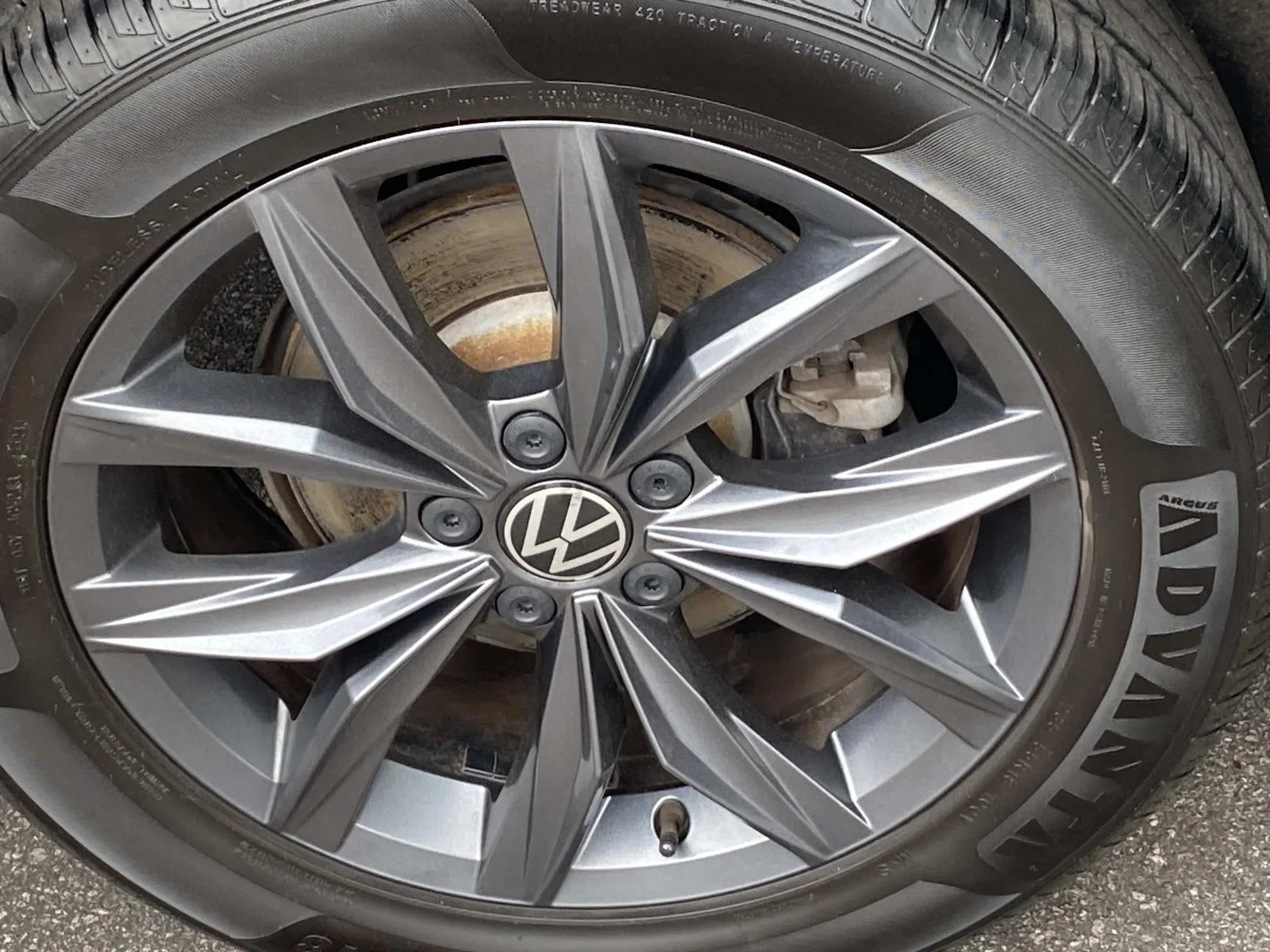 Certified Used 2023 Pyrite Silver Metallic Volkswagen 2.0T SE 4MOTION image 25