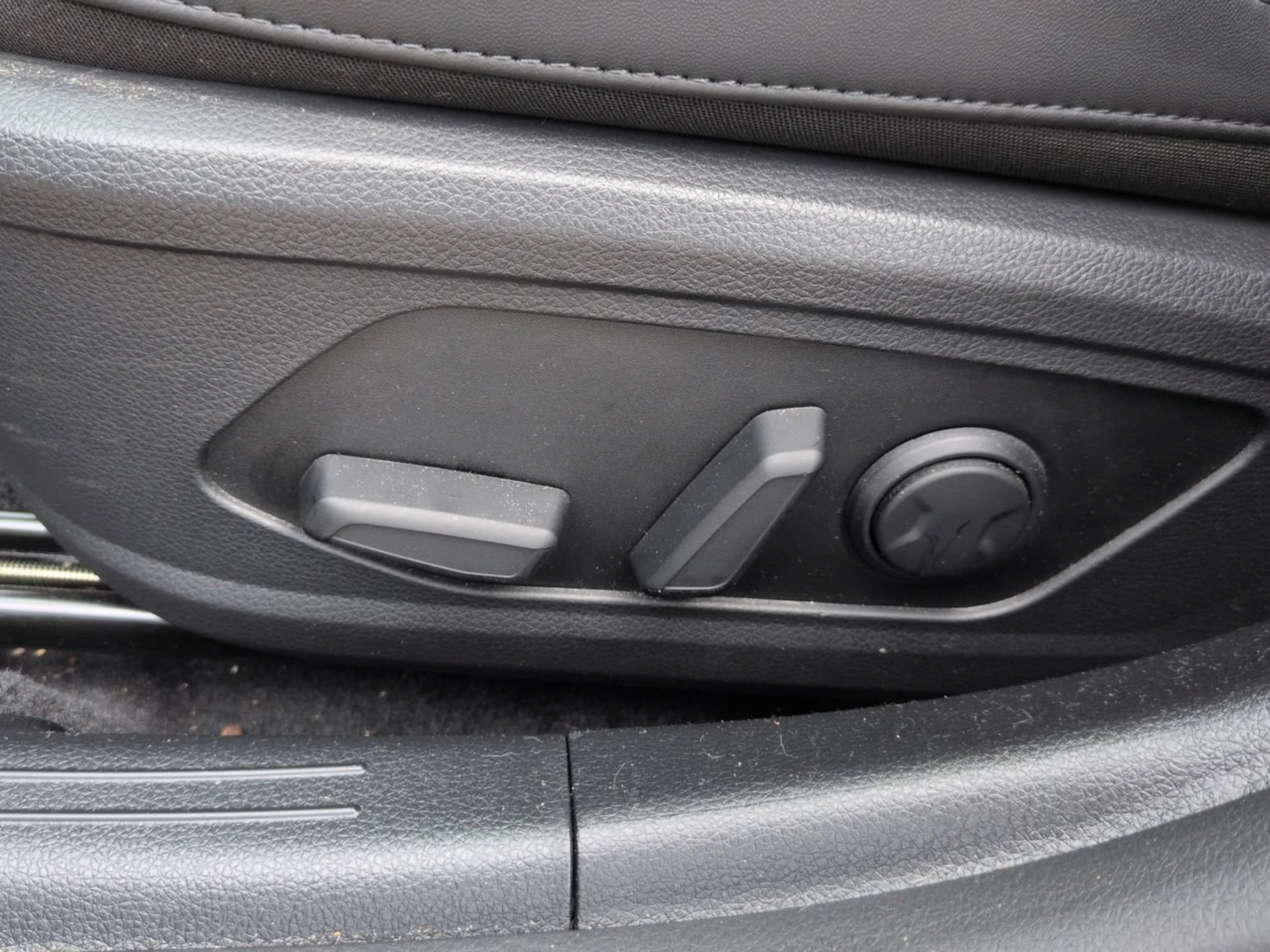 Used 2025 Snow White Pearl Kia GT-Line image 17
