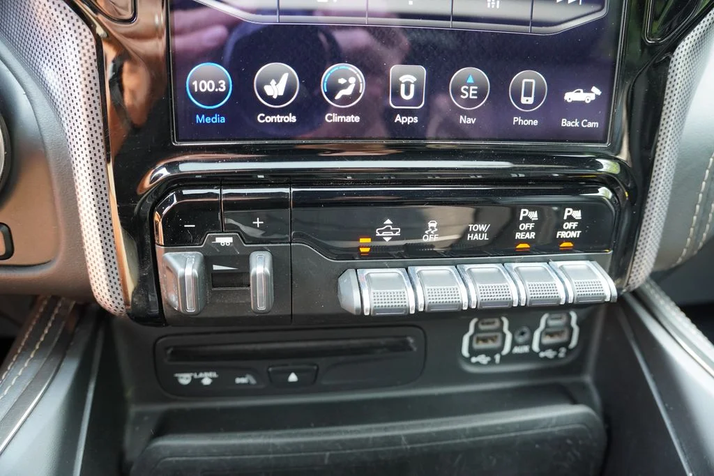 Used 2019 Diamond Black Crystal Pearlcoat Ram Limited image 33