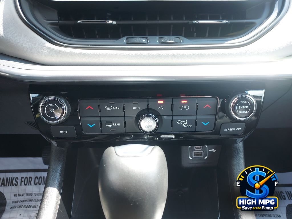 Used 2025 Silver Jeep Limited image 19