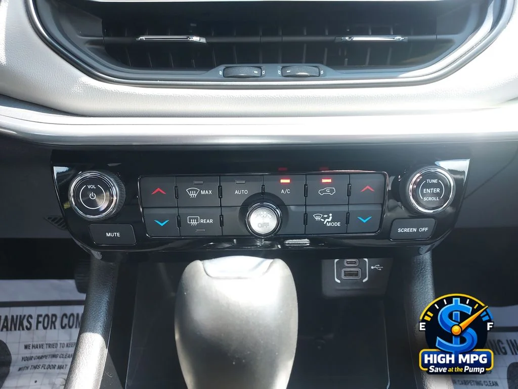 Used 2025 Silver Jeep Limited image 19