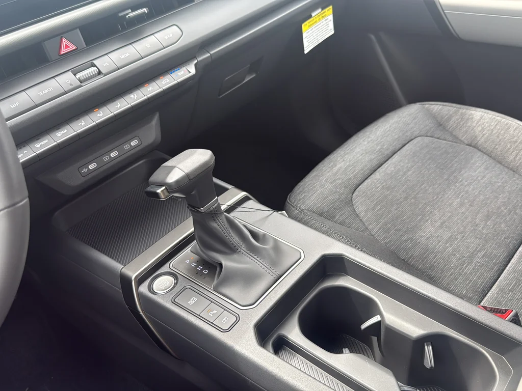 New 2027 Snow White Pearl Kia LX image 24