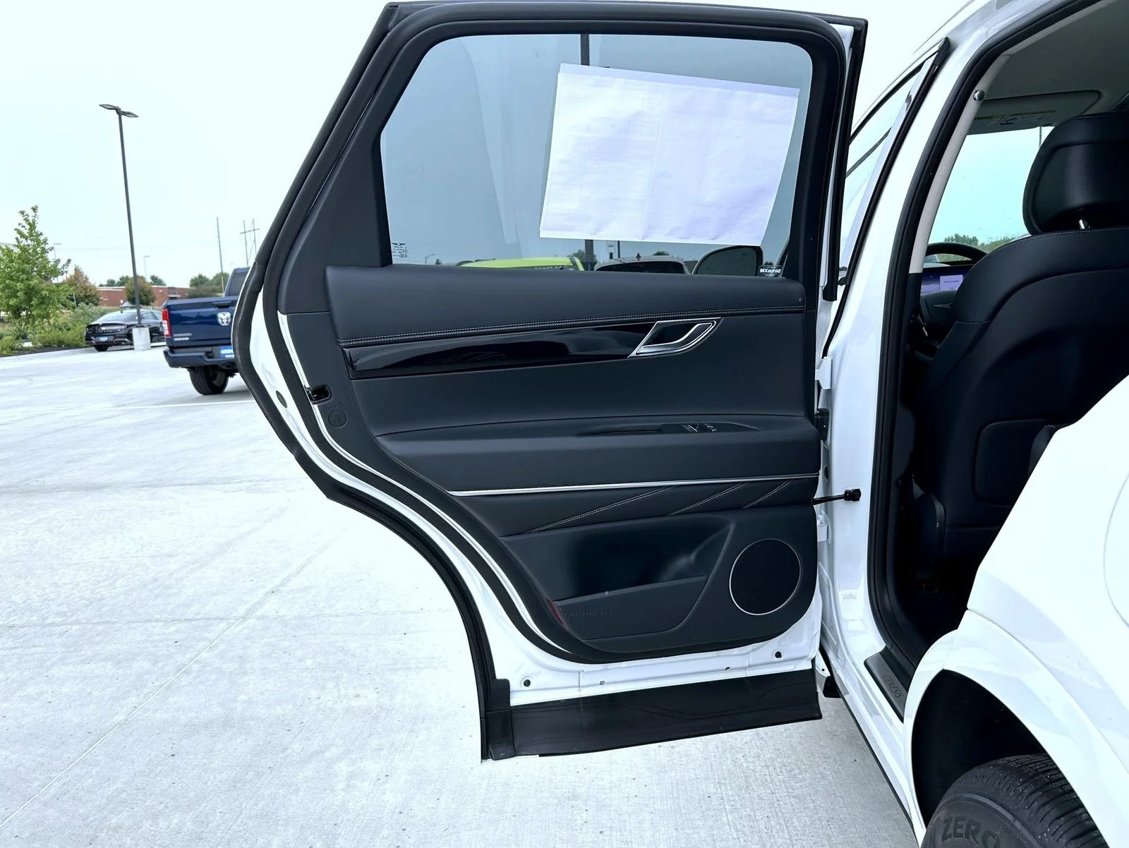New 2026 White Genesis 2.5T image 20
