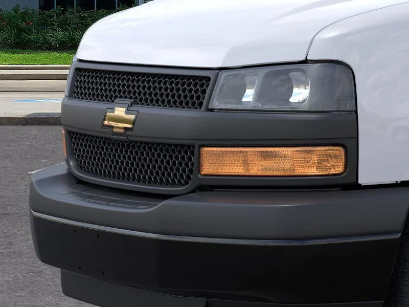 New 2025 Summit White Chevrolet WT image 13