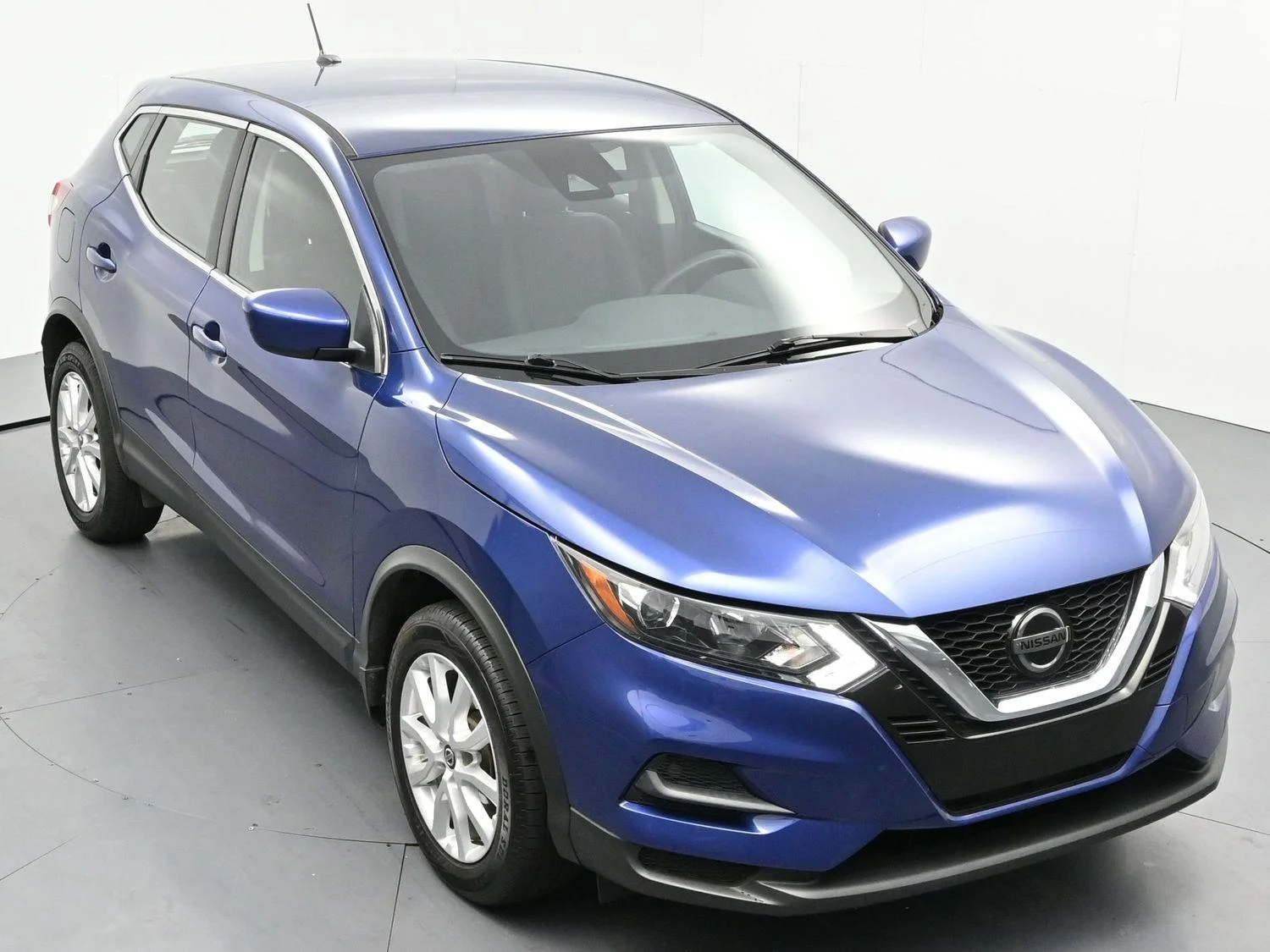 Used 2022 Caspian Blue Metallic Nissan S image 34