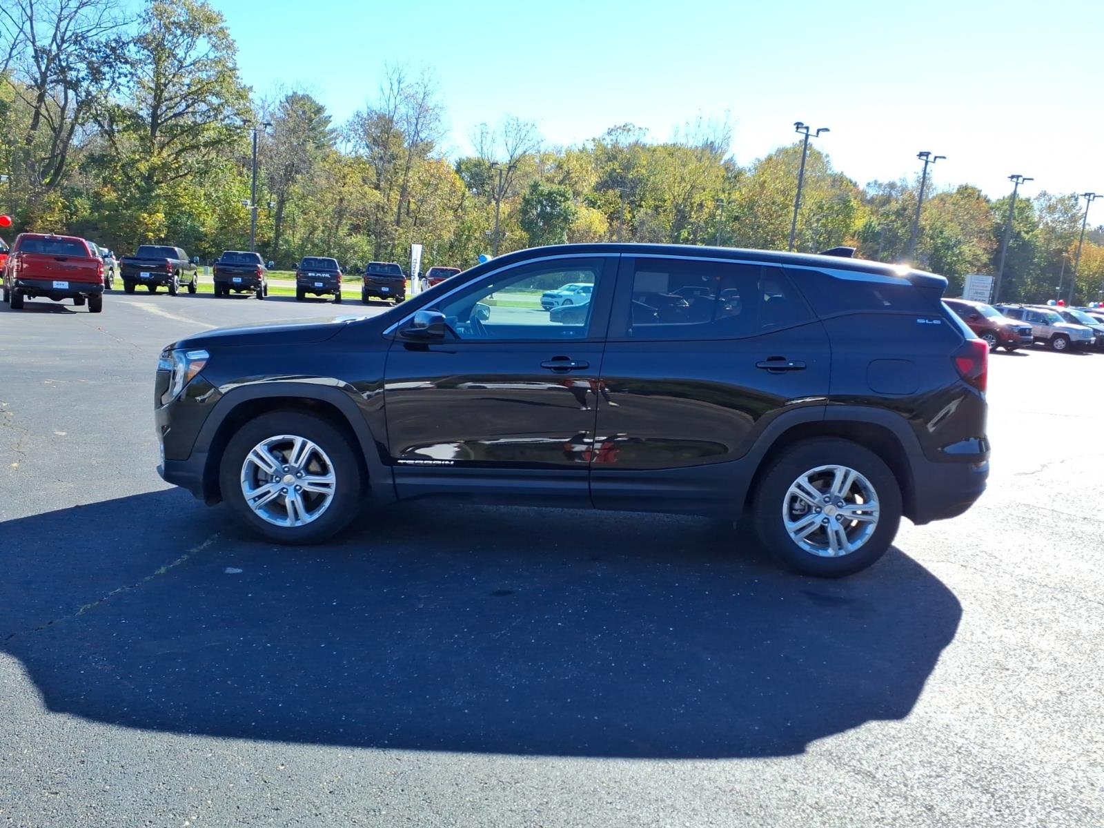 Used 2024 Ebony Twilight Metallic GMC SLE image 4