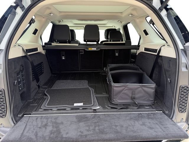New 2026 Fuji White Land Rover Gemini Edition image 18