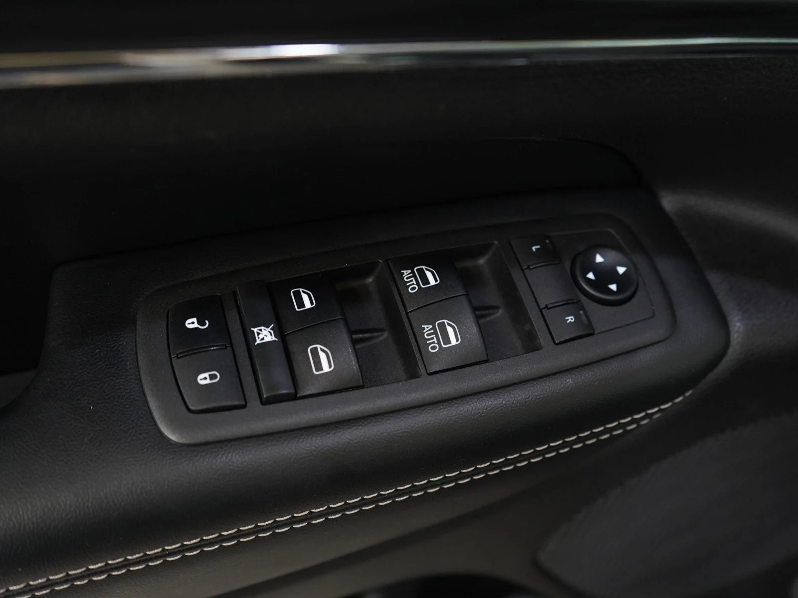 Used 2021 Diamond Black Crystal Pearlcoat Jeep Limited image 20