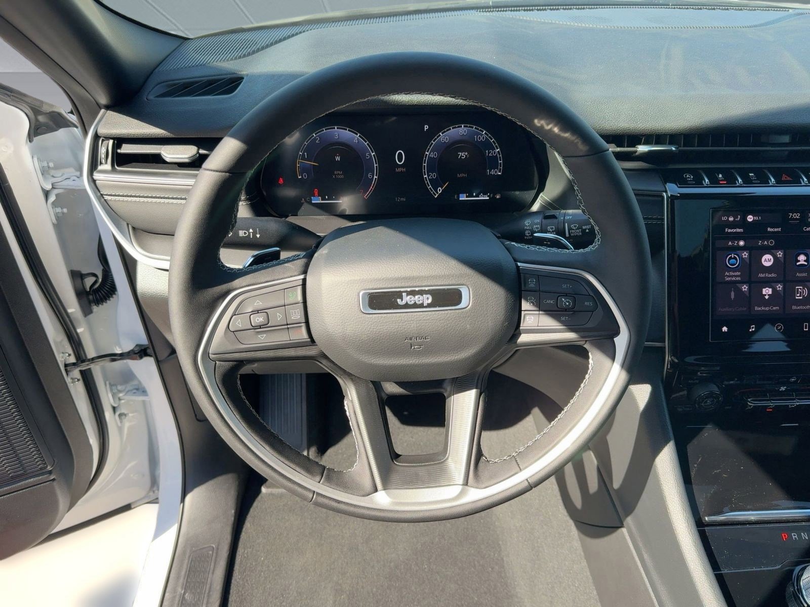 2025 Jeep Grand Cherokee Laredo Altitude photo 3