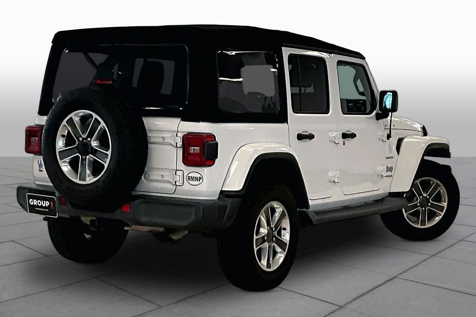 Used 2018 Bright White Clearcoat Jeep Sahara image 11