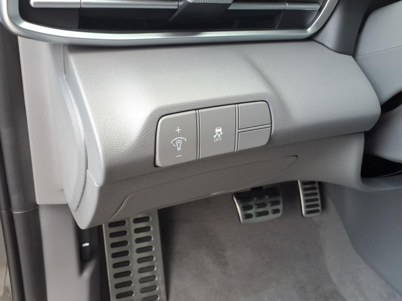 New 2026 Amazon Gray Hyundai SEL Sport image 26