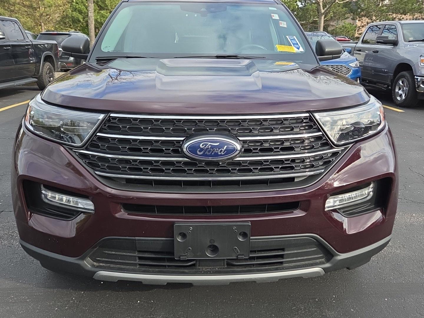 Used 2023 Jewel Red Metallic Tinted Clearcoat Ford XLT image 6