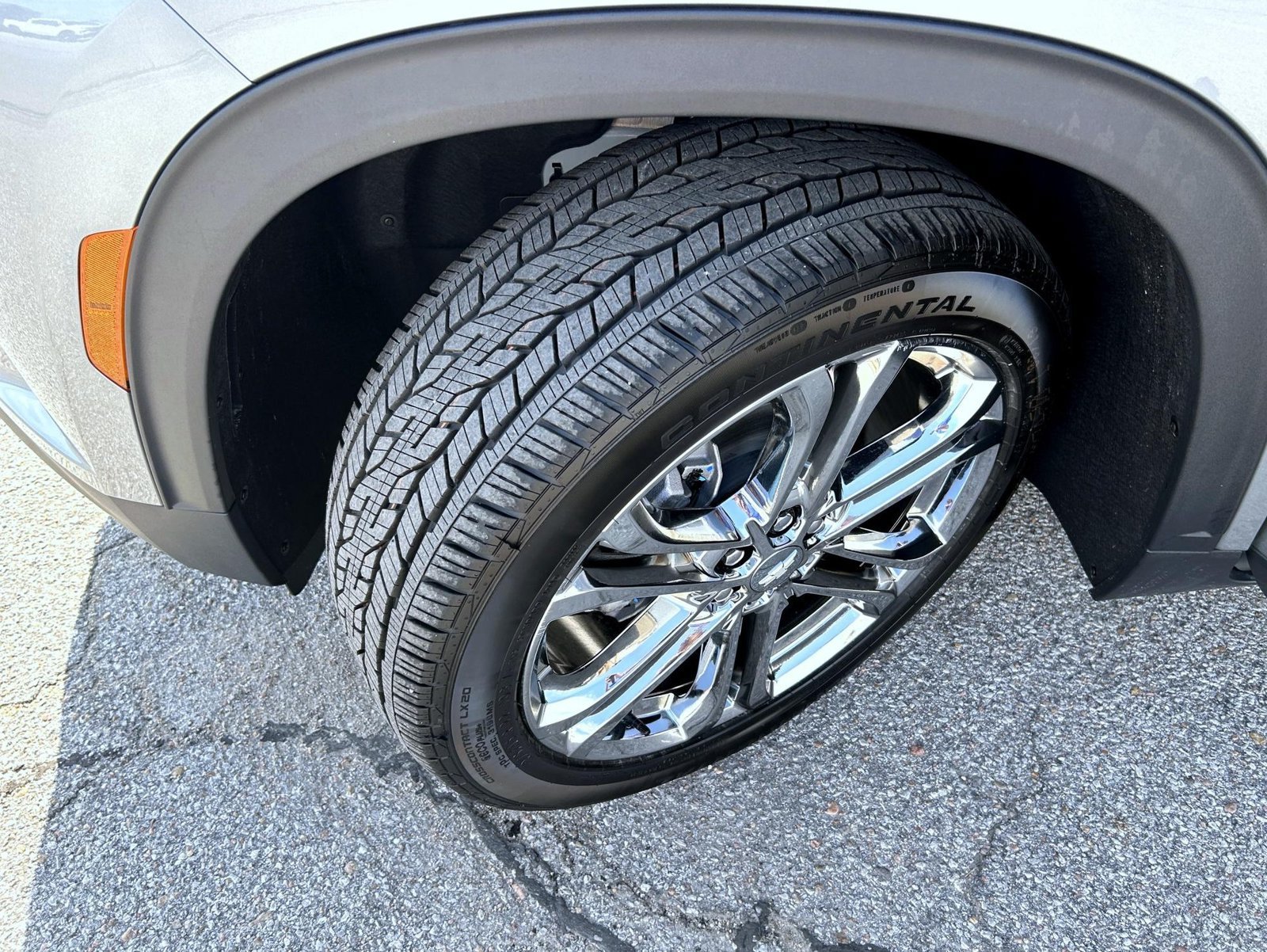 2027 Chevrolet Traverse LT - Photo 25