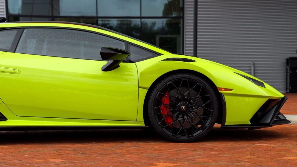 Used 2022 Verde Scandal Metallic Lamborghini Base image 9