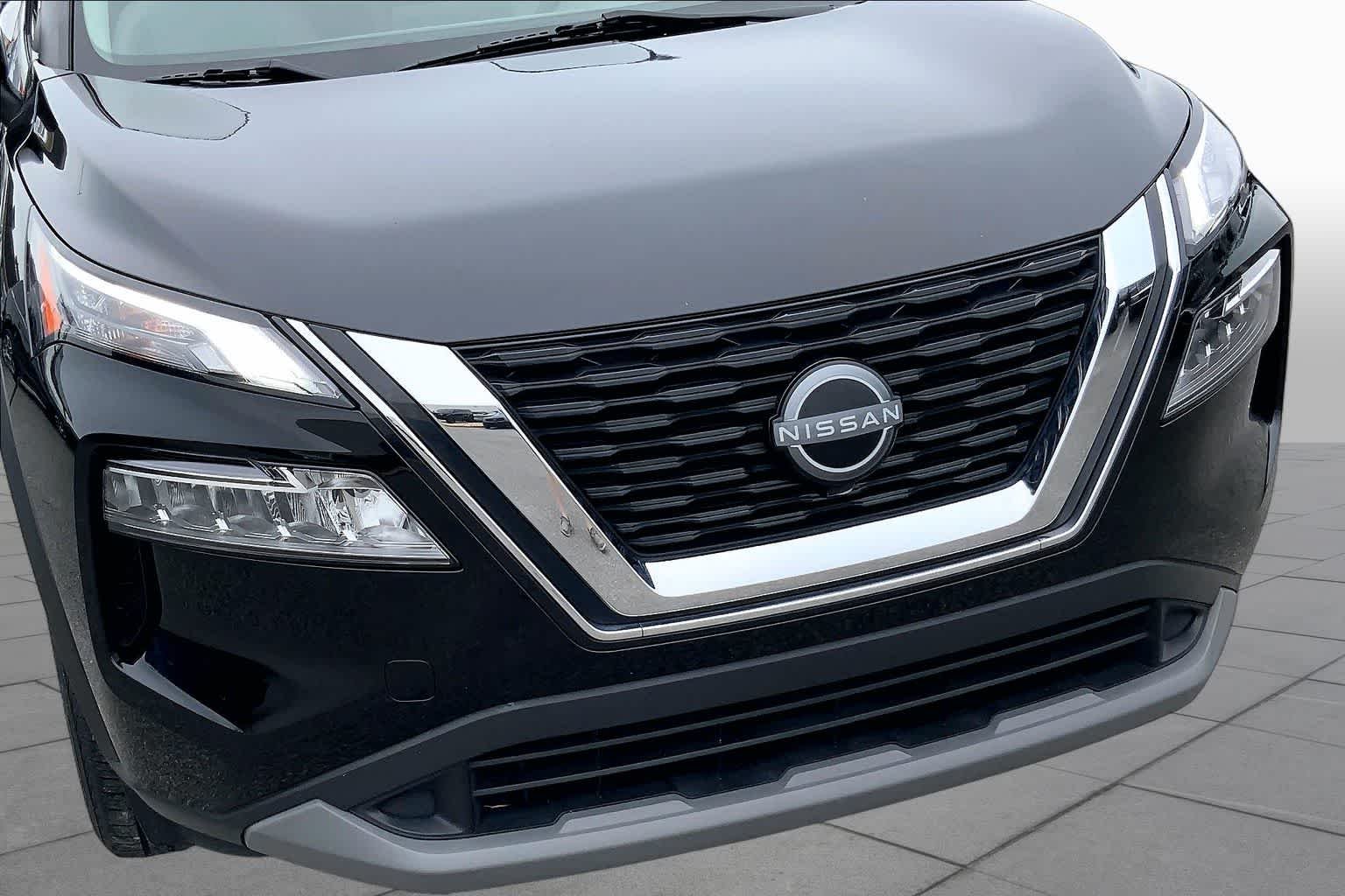 Used 2023 Black Nissan SV image 29