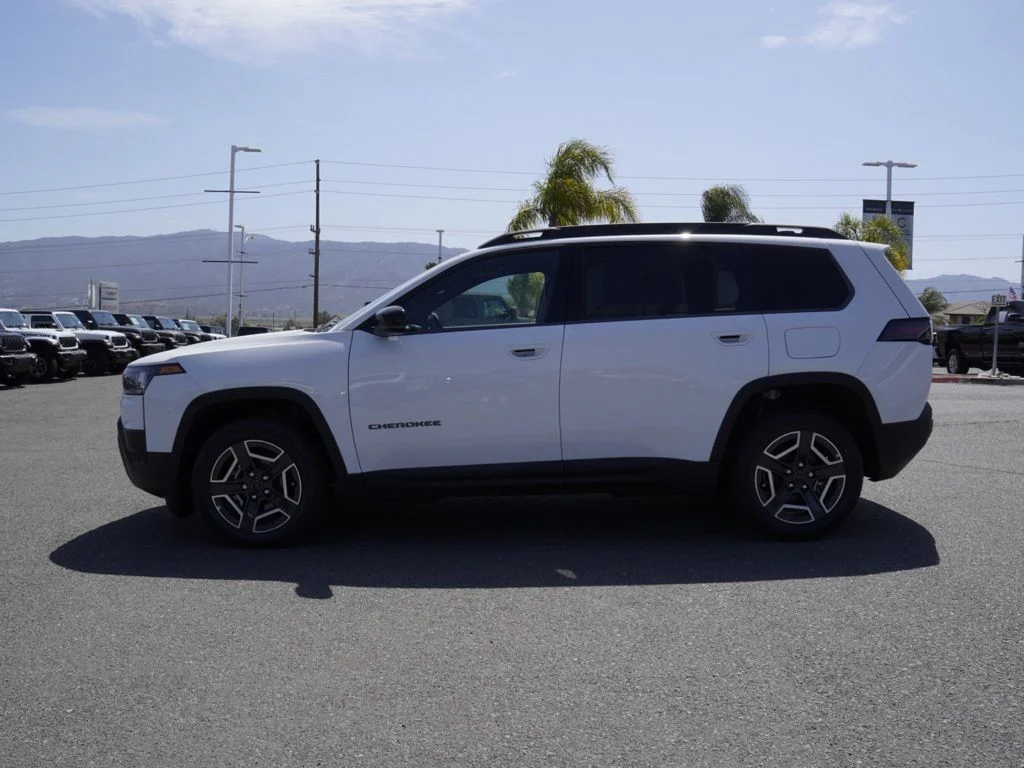New 2026 Bright White Clear-Coat Exterior Paint Jeep Limited image 6