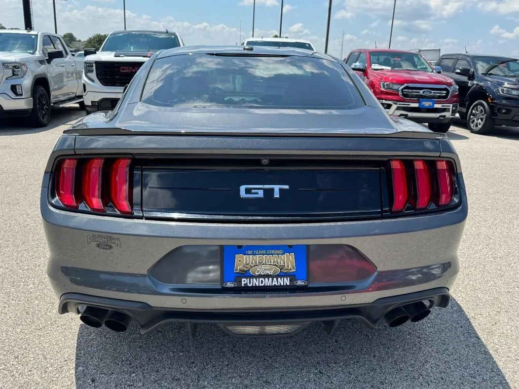 Used 2019 Magnetic Metallic Ford GT Premium image 4