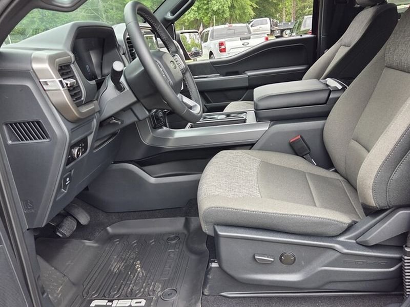 New 2026 Ruby Red Metallic Tinted Clearcoat Ford XLT image 5