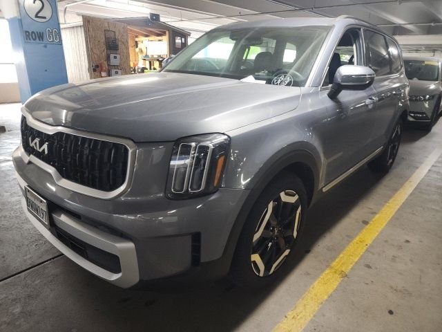 Used 2025 Silver Kia EX FWD image 5