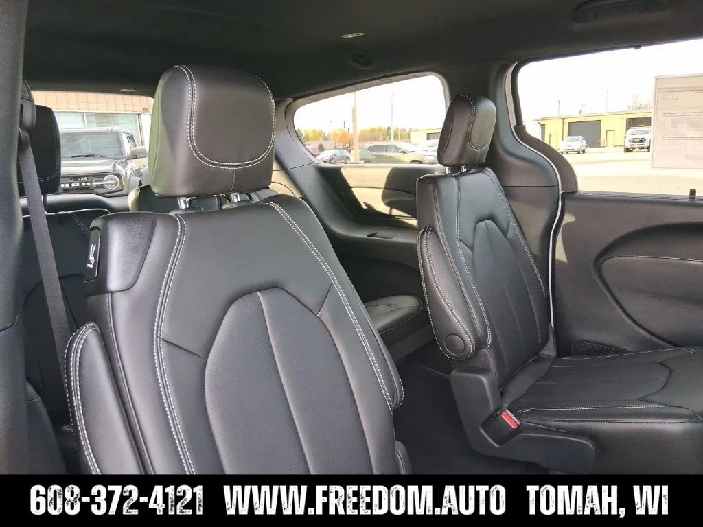 2026 Chrysler Pacifica Select - Photo 25