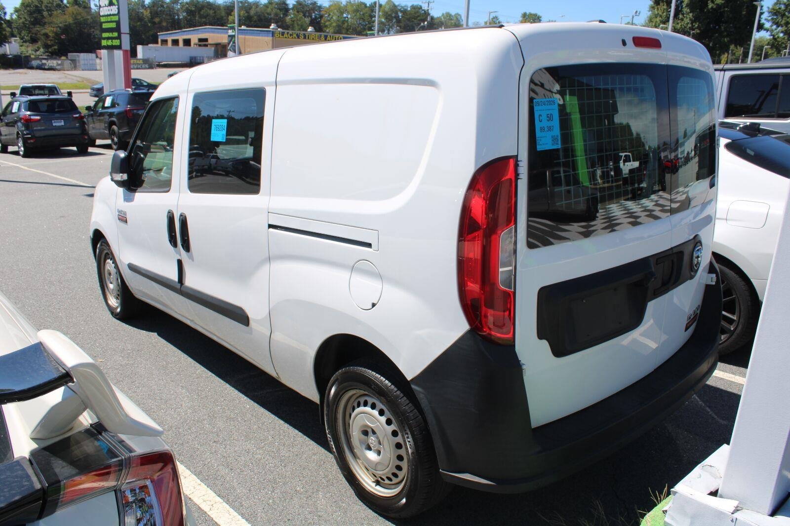 Used 2018 Bright White Ram Base image 6