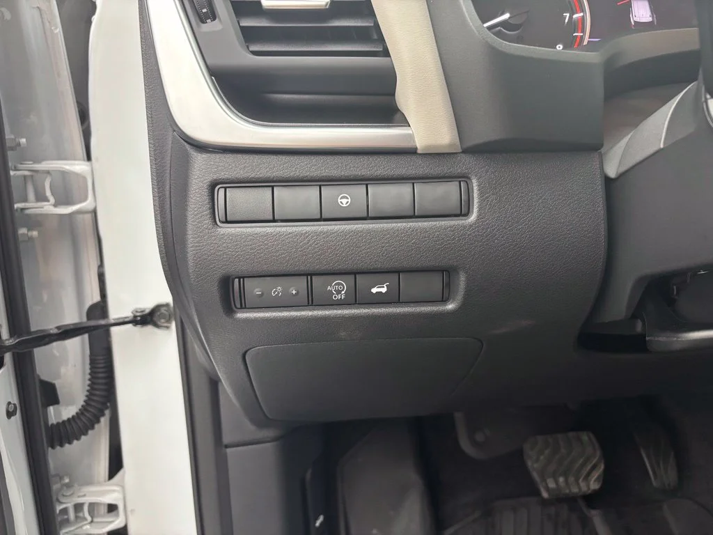 Used 2024 White Nissan SV image 28
