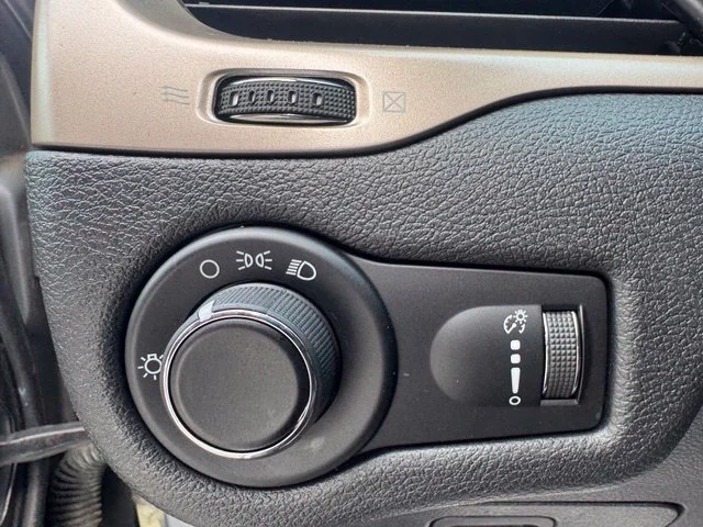 Used 2017 Silver Jeep Sport image 23