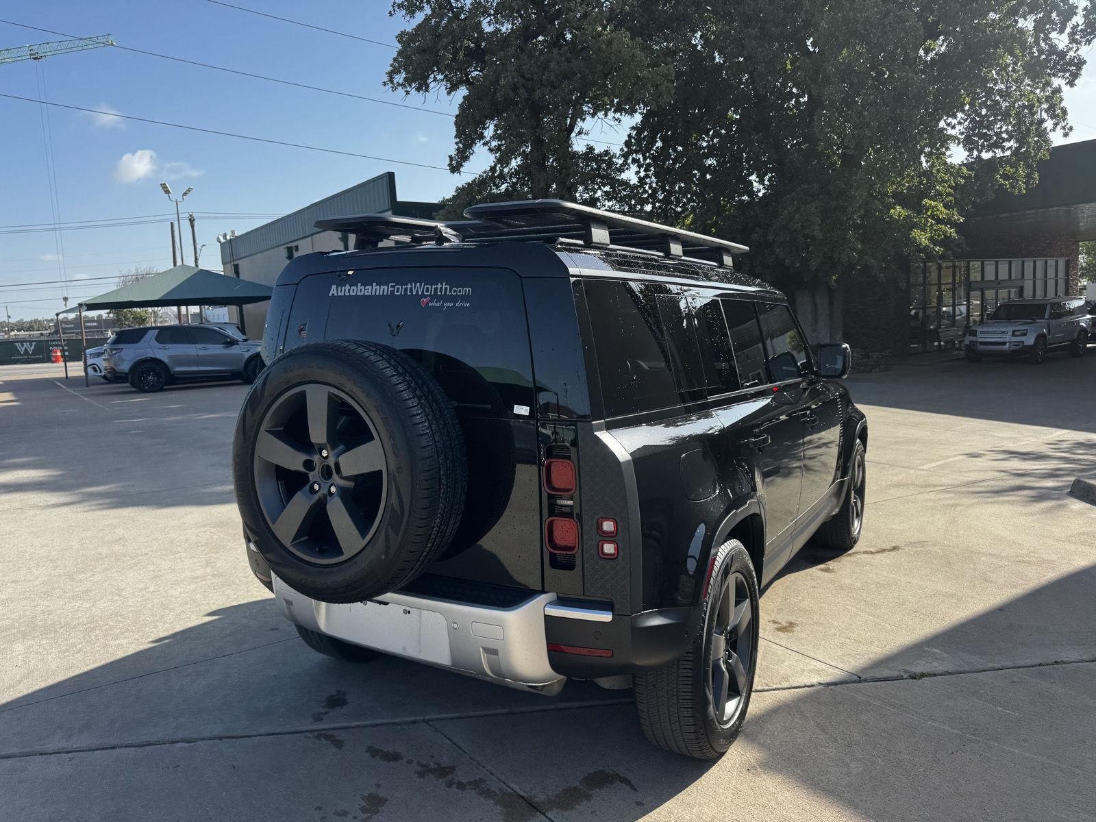 Used 2025 Santorini Black Metallic Land Rover S image 8