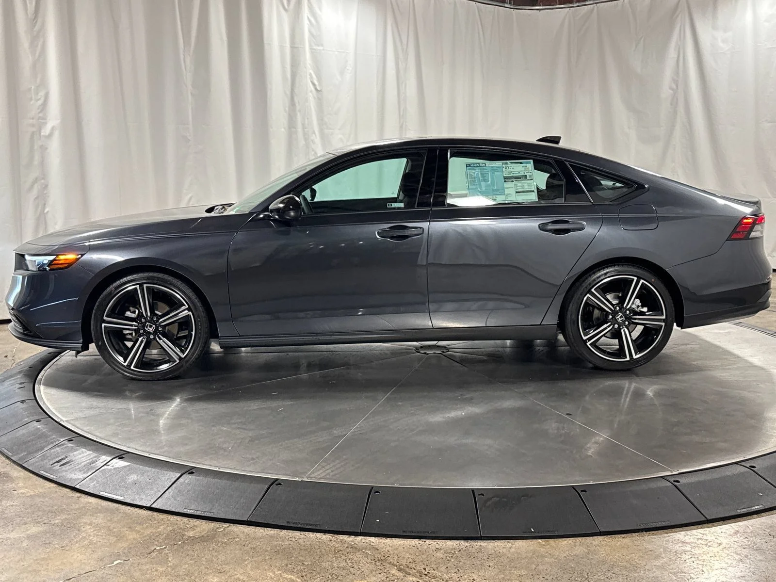 New 2026 Meteorite Gray Metallic Honda SE image 9