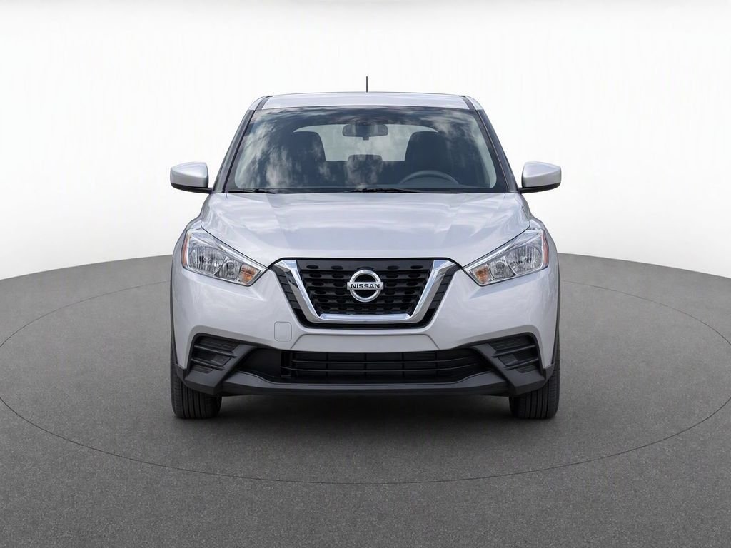Used 2018 Silver Nissan SV image 2