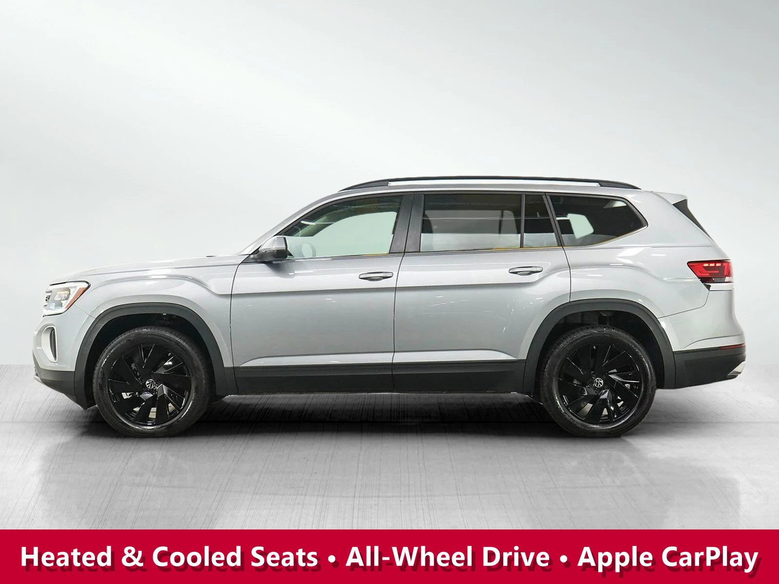 Used 2026 Volkswagen Atlas SE w/Tech with VIN 1V2HN2CA9TC523586 for sale in Burnsville, Minnesota