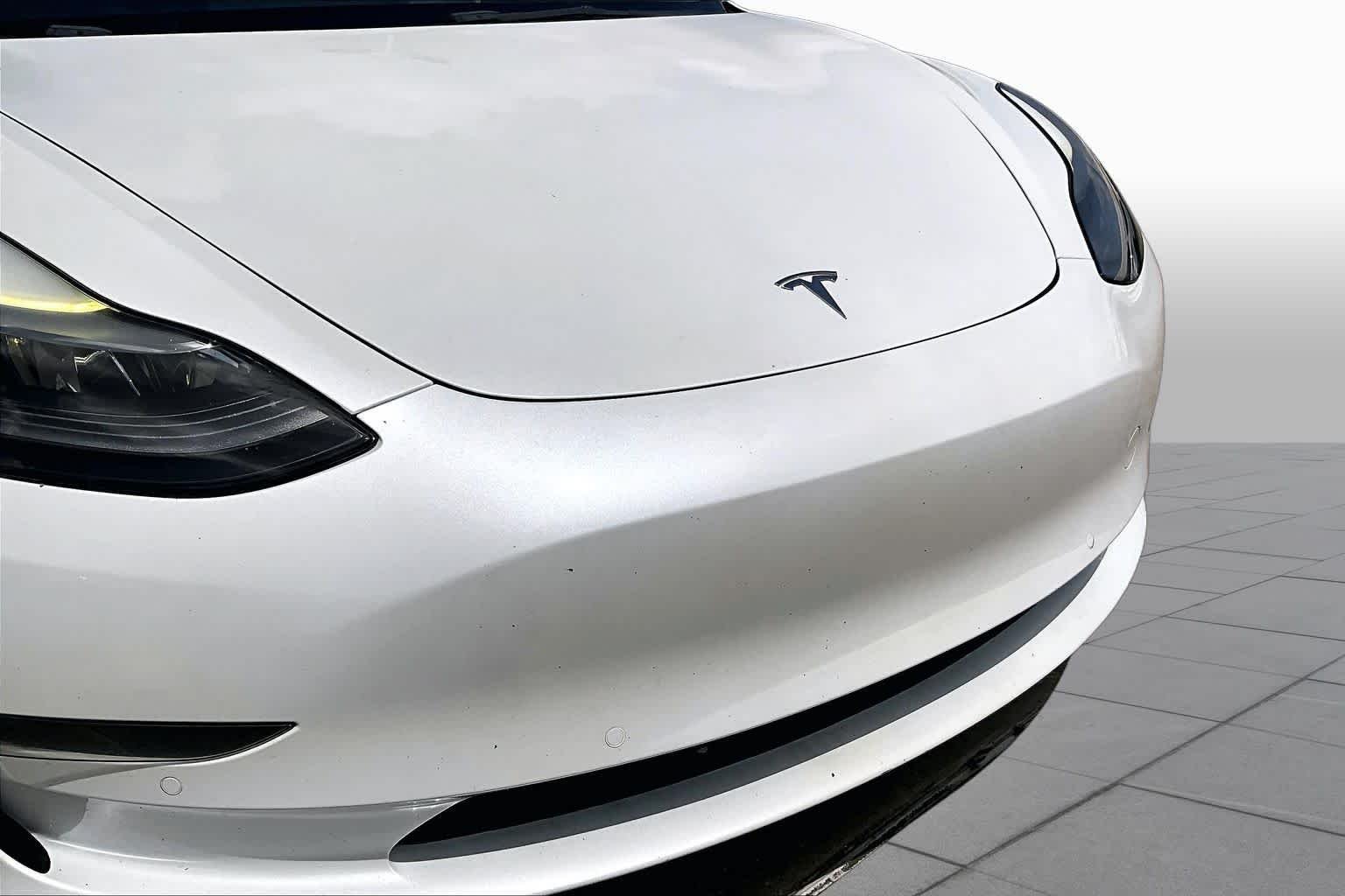 Used 2022 Pearl White Multi-Coat Tesla  image 27