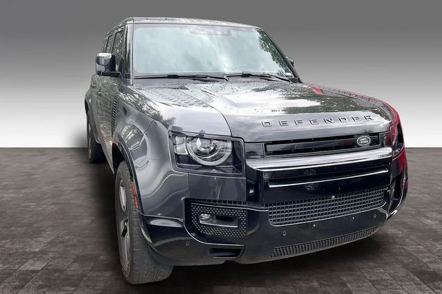 Used 2023  Land Rover X image 2
