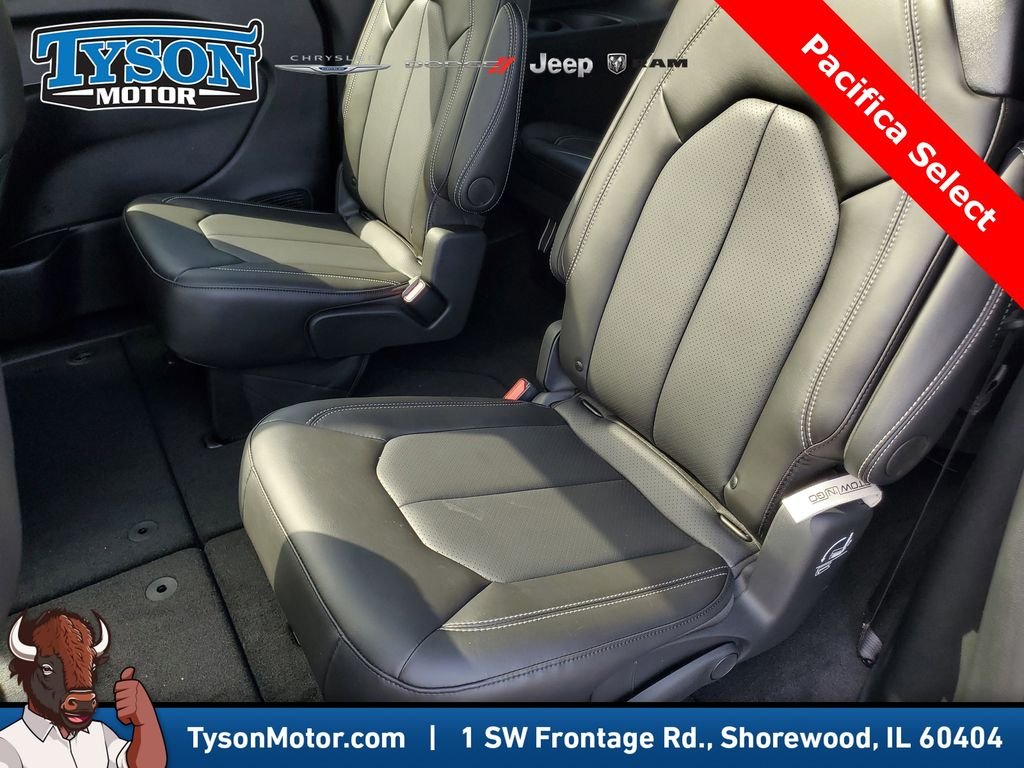 New 2026 Diamond Black Crystal Pearl-Coat Exterior Paint Chrysler Select image 11