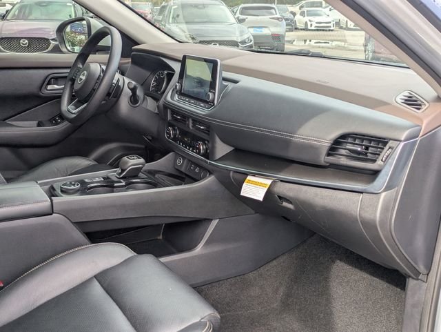 Used 2023 Silver Nissan SV image 29