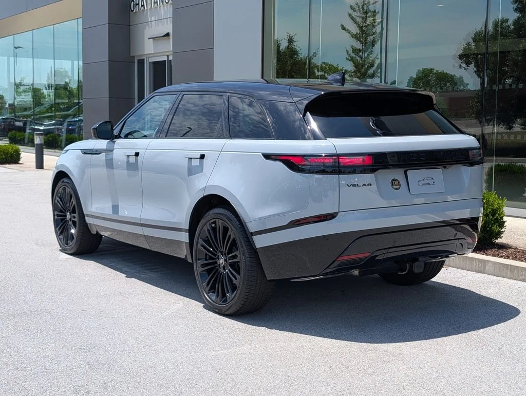 New 2026 Arroios Grey Land Rover Dynamic SE image 3