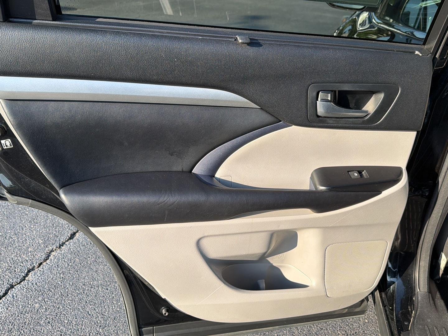 Used 2017 Midnight Black Metallic Toyota XLE image 17
