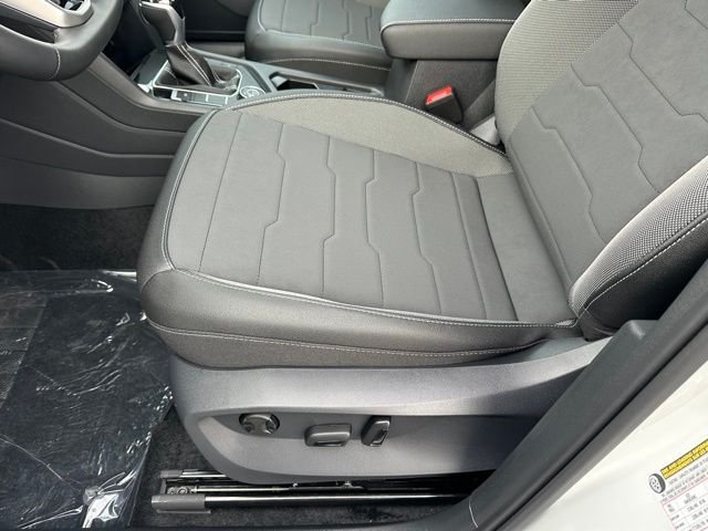 New 2026 Pure White W/Deep Black Roof Volkswagen 1.5T SE Black image 24