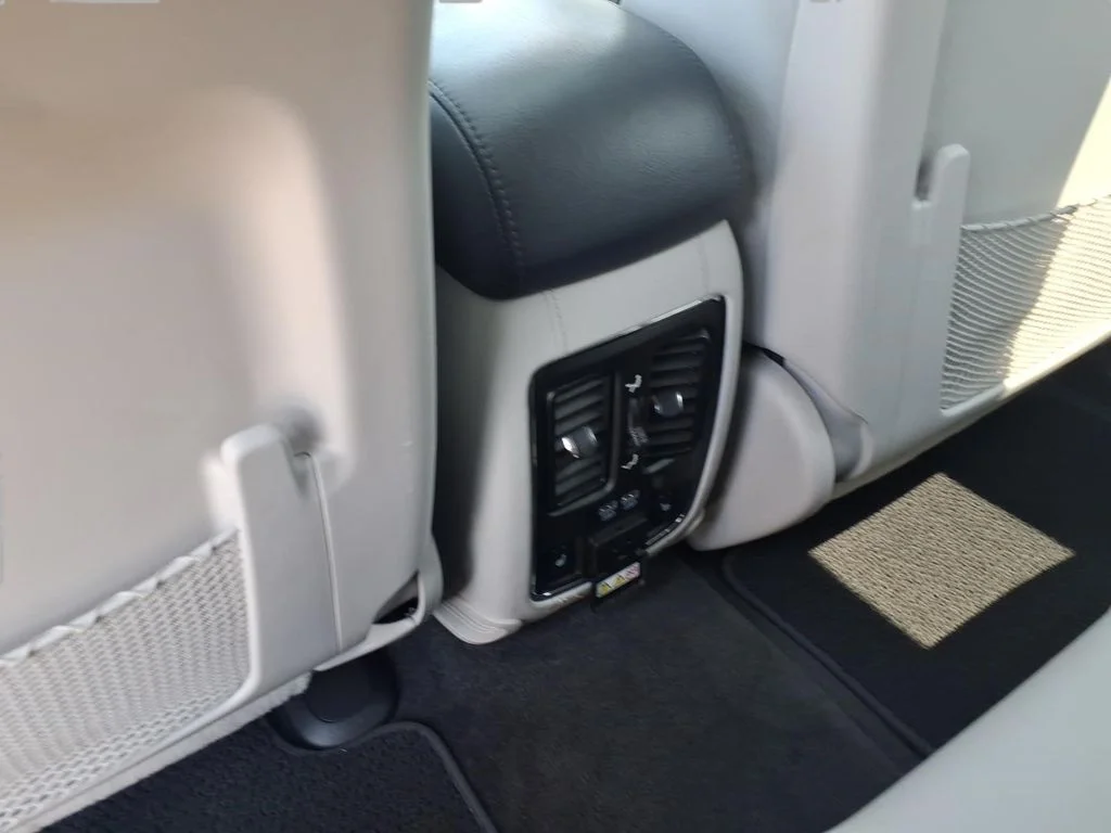 Used 2017 White Jeep Summit image 10