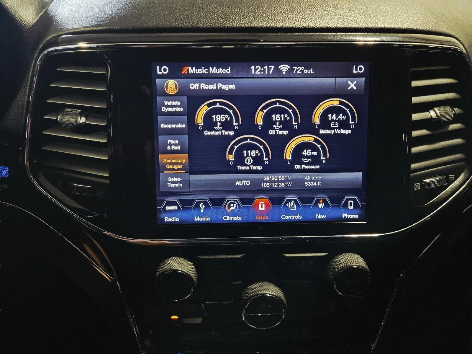 Used 2019 Diamond Black Crystal Pearlcoat Jeep Overland image 29