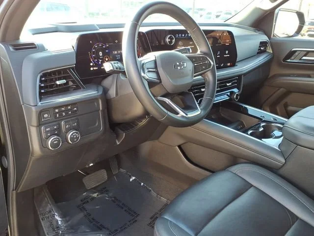 Used 2025 Black Chevrolet Z71 image 17