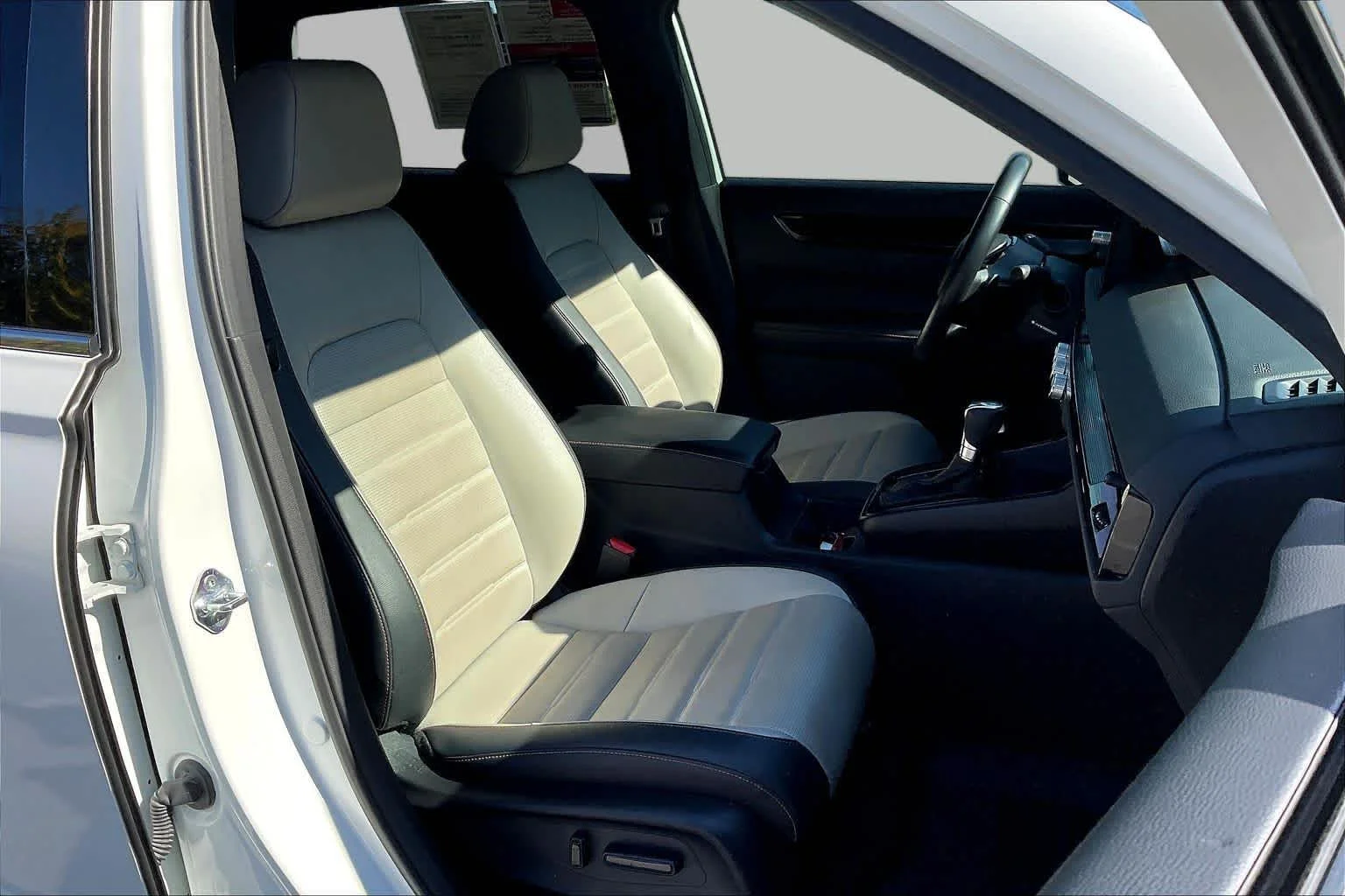 Used 2024 Platinum White Pearl Honda Sport Touring image 9
