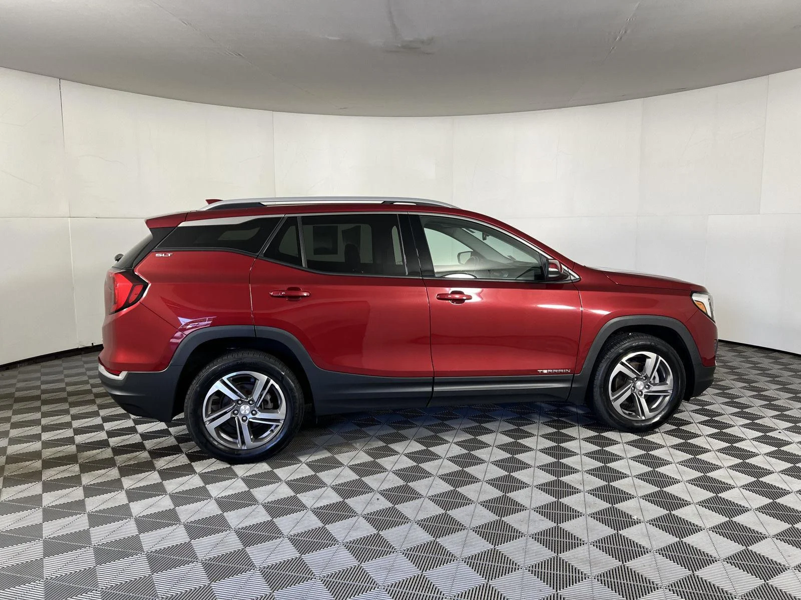Used 2020 RED QUARTZ TINTCOAT GMC SLT image 10
