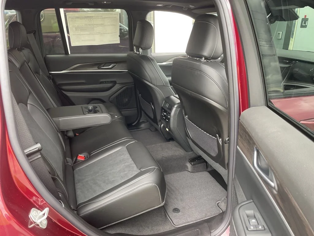 New 2026 Velvet Red Pearl-Coat Exterior Paint Jeep Altitude image 13