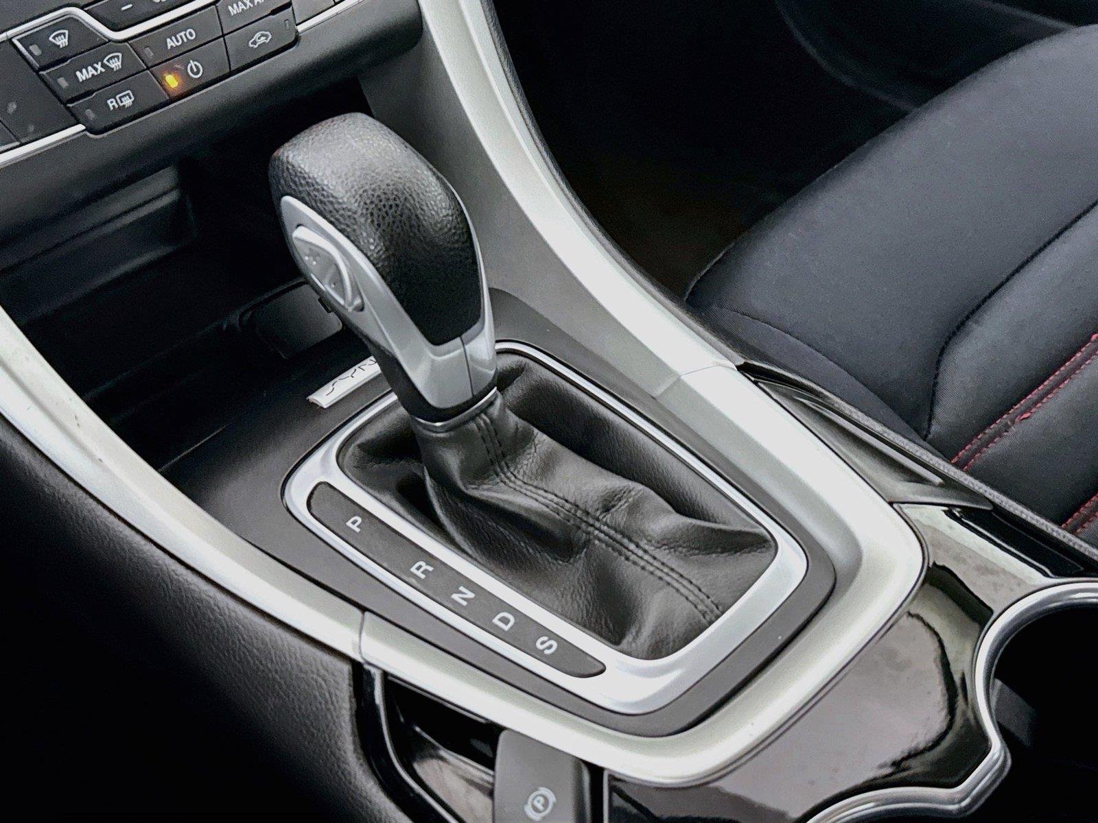 Used 2016 Deep Impact Blue Ford SE image 24