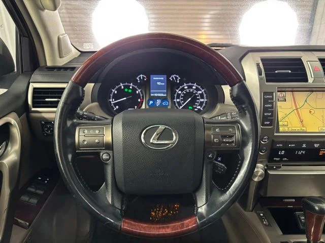 Used 2010 White Lexus 460 image 18